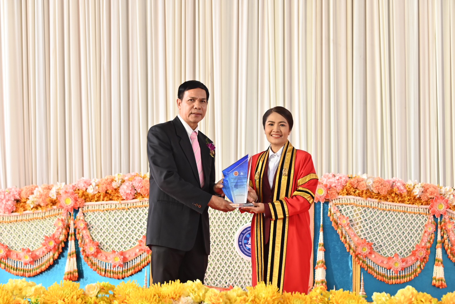 ﻿กรมบังคับคดี รับมอบโล่สถานประกอบการดีเด่น ประจำปีการศึกษา 2567